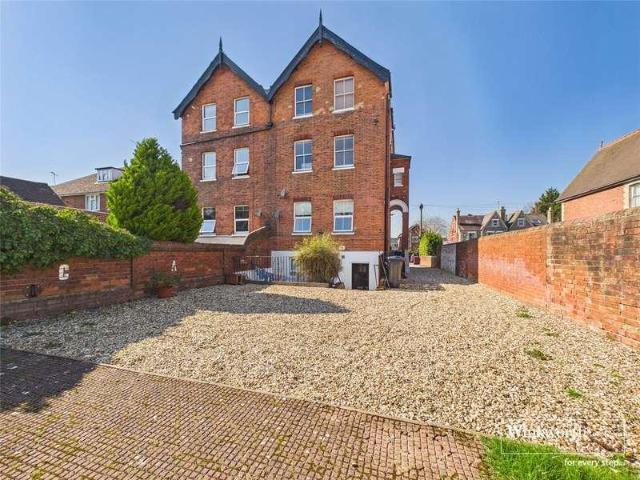 2 bed flat for sale