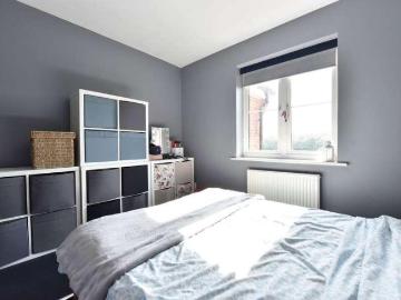 2 bed flat for sale