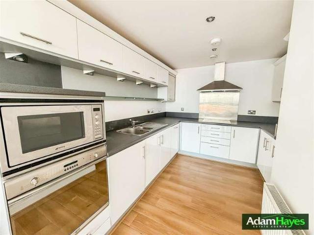 2 bed flat for sale