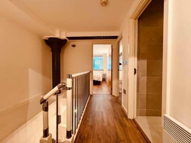 2 bed flat for sale