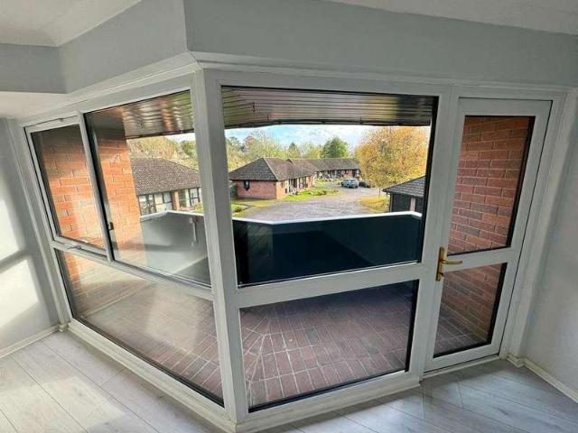 2 bed flat for sale