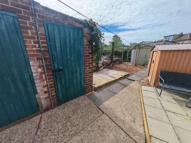 2 bed flat for sale