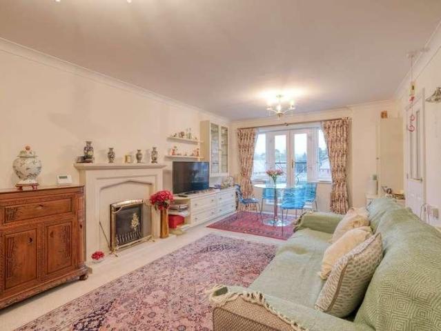 2 bed flat for sale