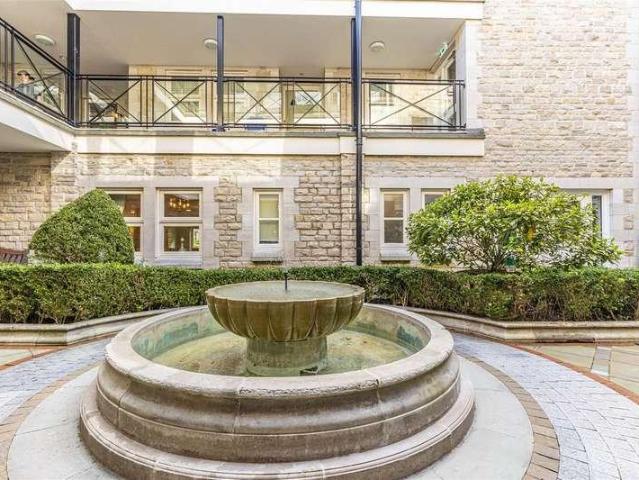 2 bed flat for sale