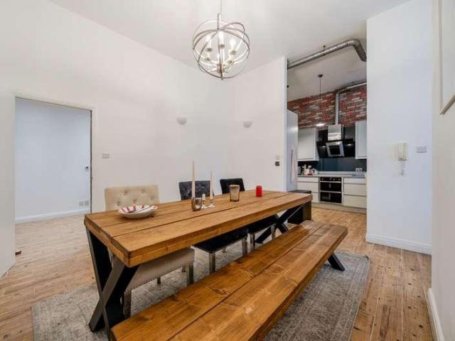 2 bed flat for sale