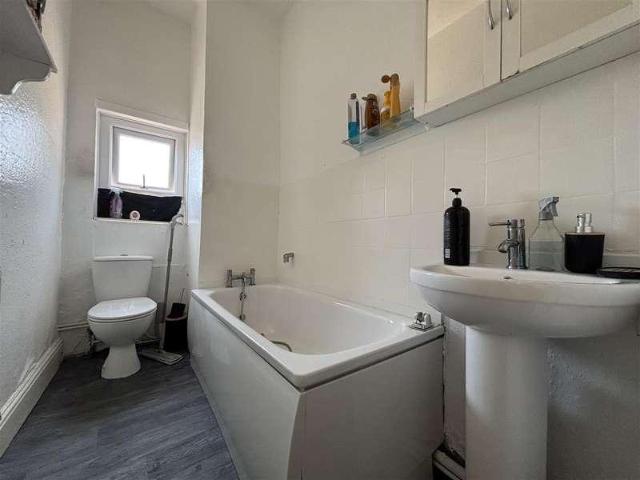2 bed flat for sale