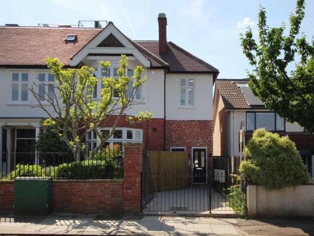 2 bed flat for sale