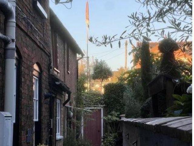 2 bed flat for sale