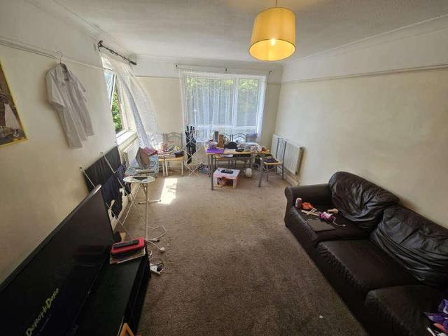 2 bed flat for sale