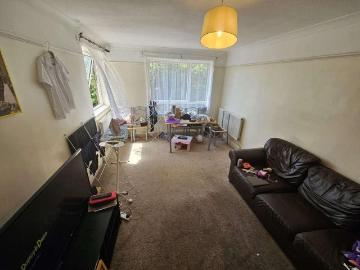 2 bed flat for sale