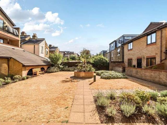 2 bed flat for sale