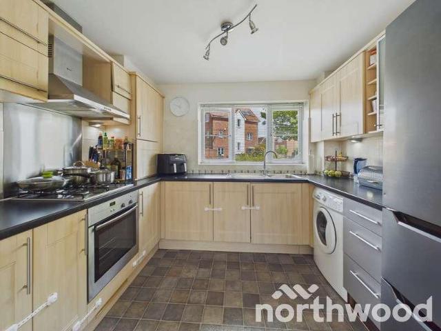 2 bed flat for sale