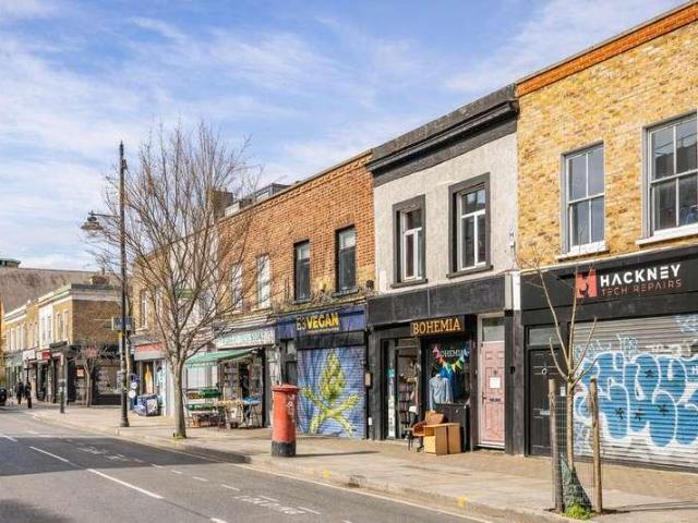 2 bed flat for sale
