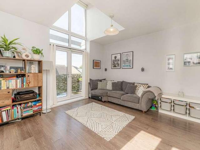 2 bed flat for sale