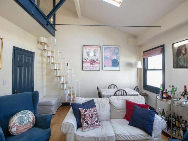 2 bed flat for sale
