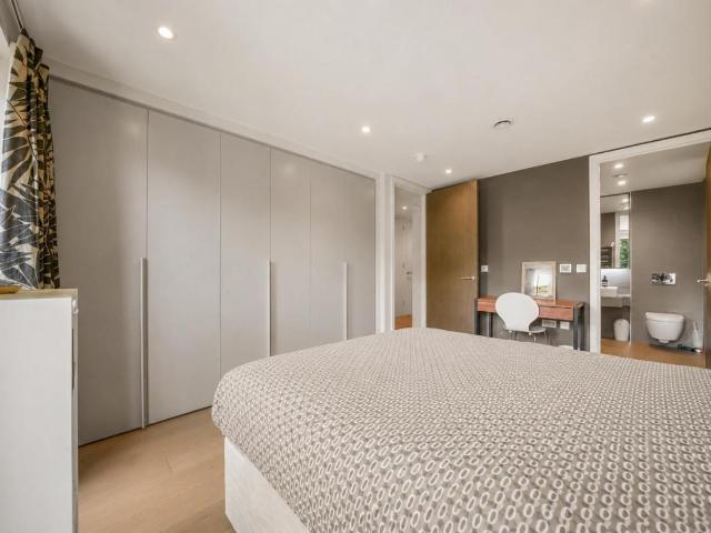 2 bed flat for sale