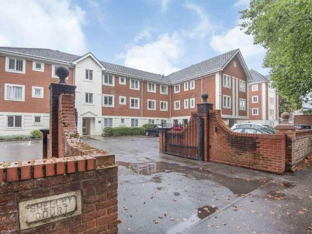 2 bed flat for sale