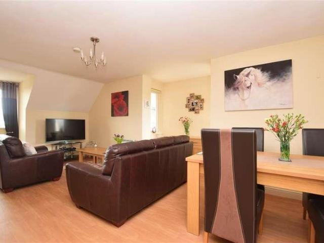 2 bed flat for sale