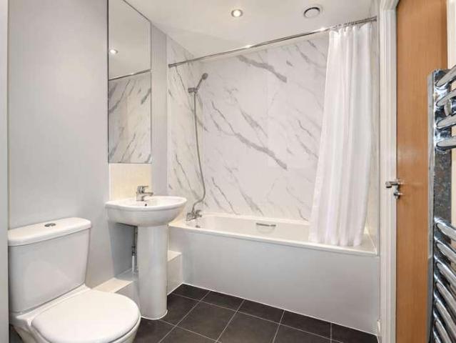 2 bed flat for sale