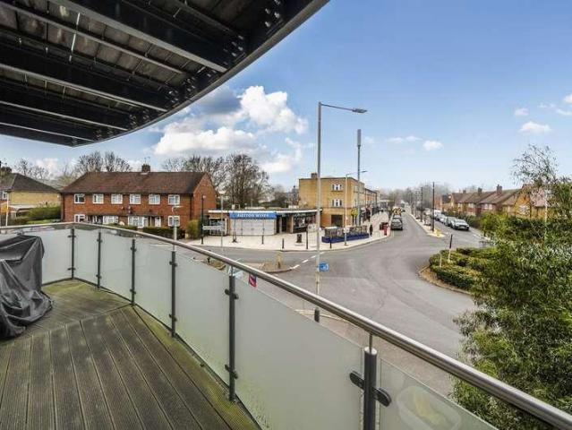 2 bed flat for sale