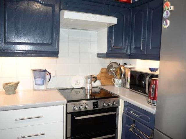 2 bed flat for sale
