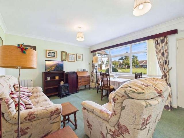 2 bed flat for sale