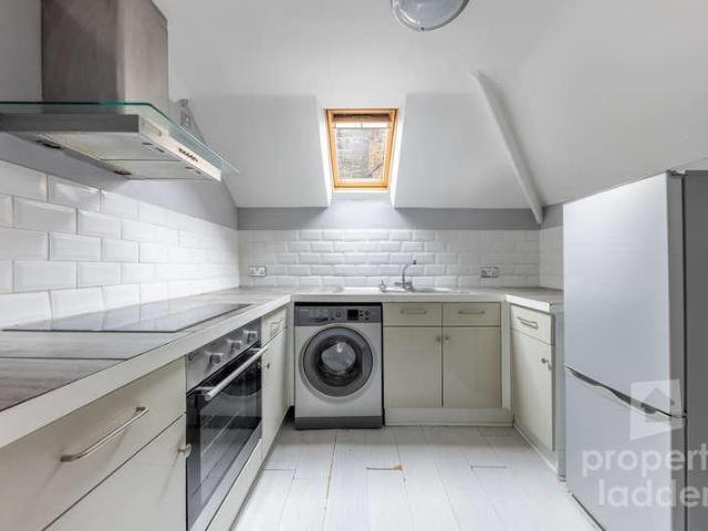 2 bed flat for sale