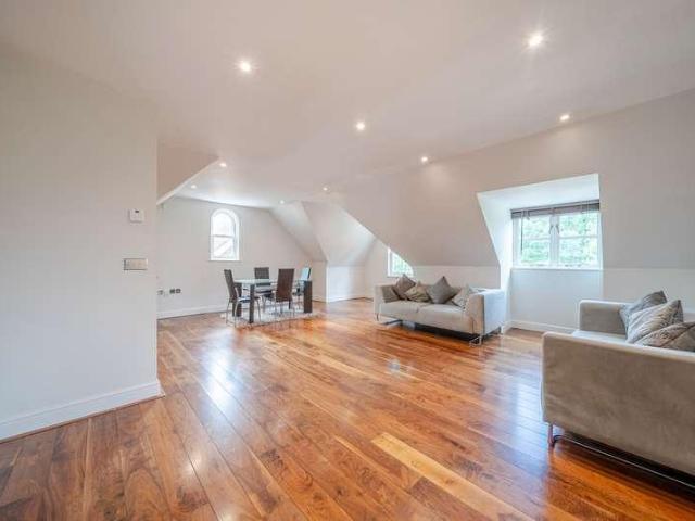 2 bed flat for sale