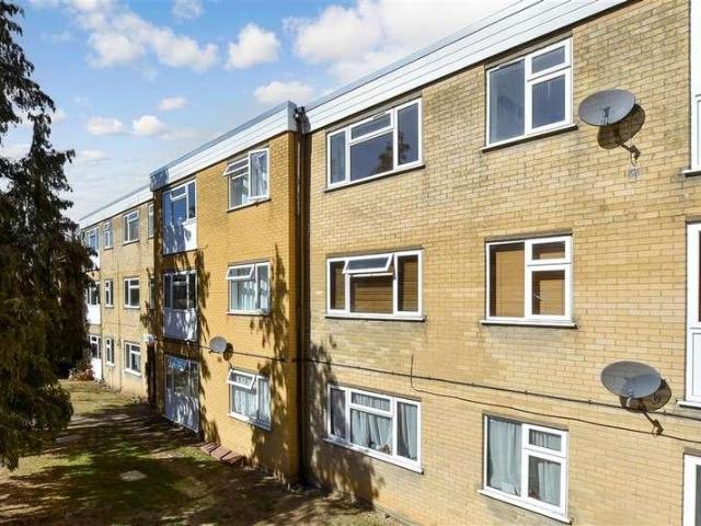 2 bed flat for sale