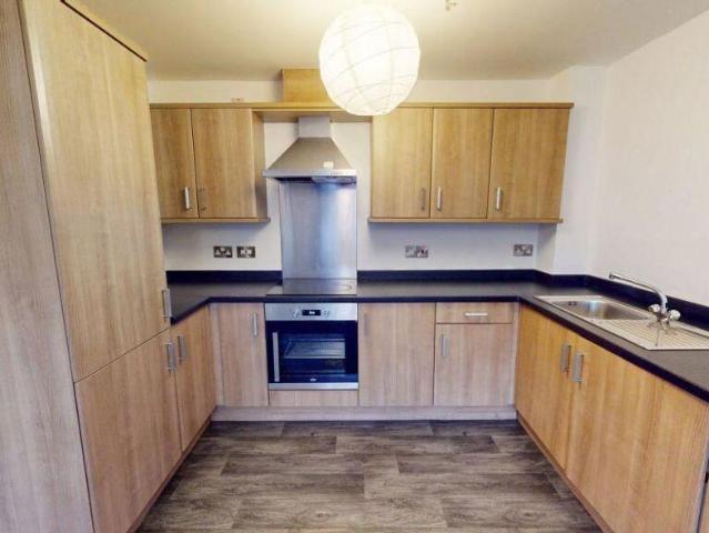 2 bed flat for sale