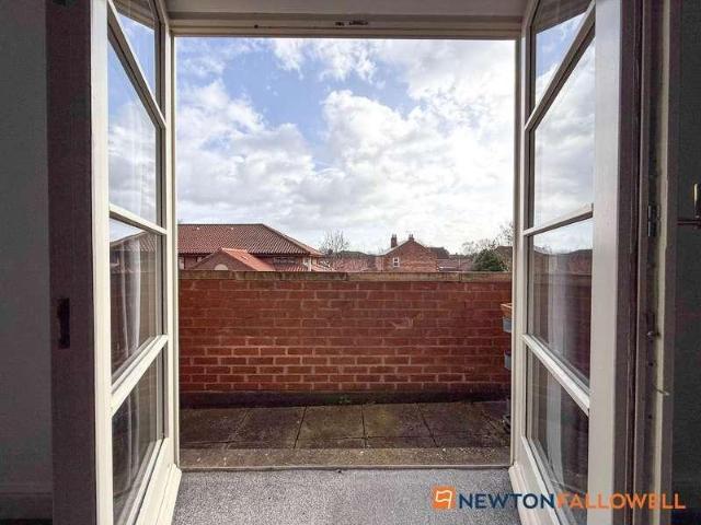 2 bed flat for sale