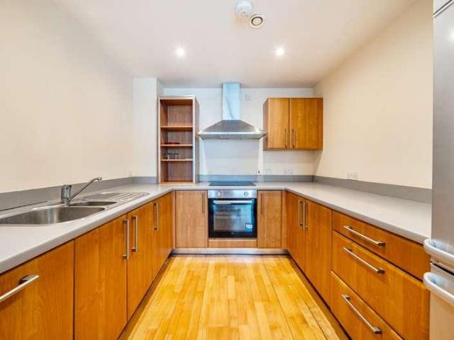 2 bed flat for sale