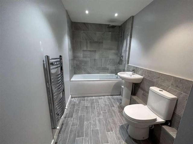 2 bed flat for sale