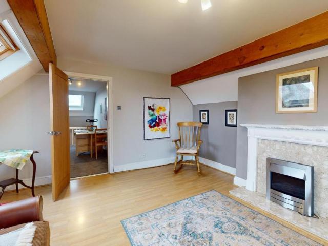 2 bed flat for sale