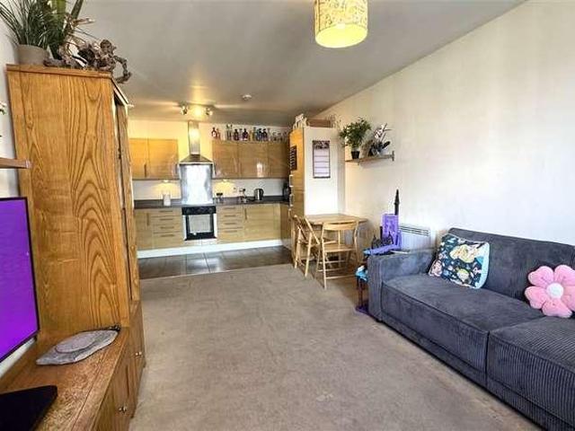2 bed flat for sale