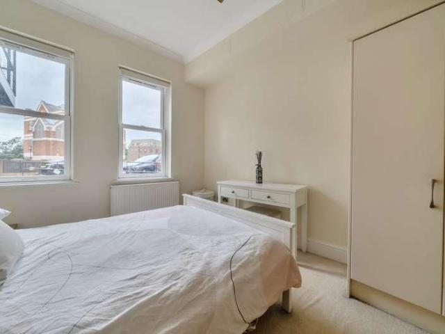 2 bed flat for sale