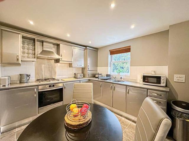 2 bed flat for sale