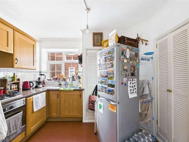 2 bed flat for sale