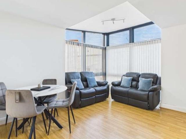 2 bed flat for sale