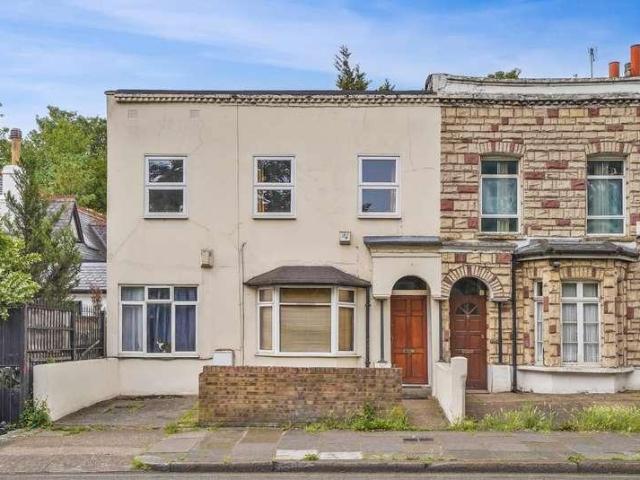 2 bed flat for sale