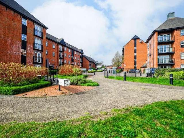 2 bed flat for sale