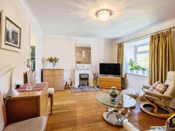 2 bed flat for sale