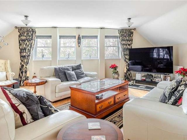 2 bed flat for sale