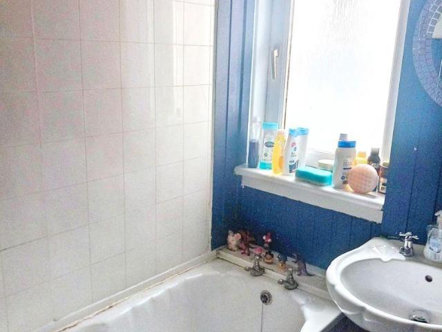 2 bed flat for sale