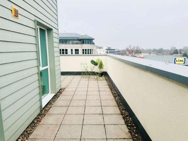 2 bed flat for sale