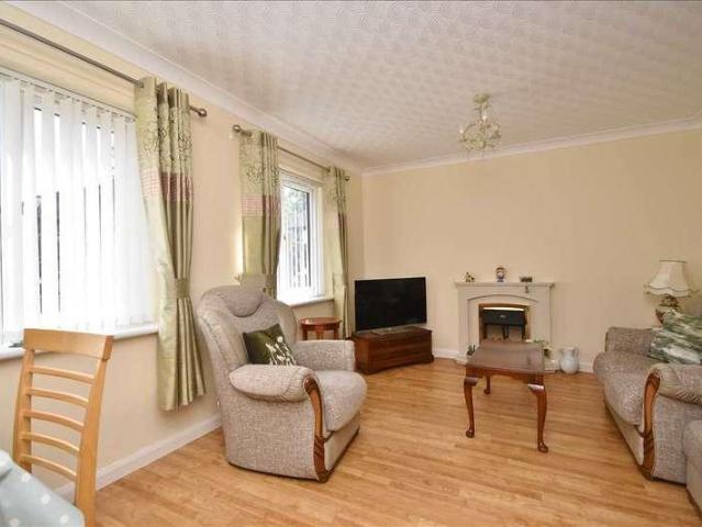 2 bed flat for sale