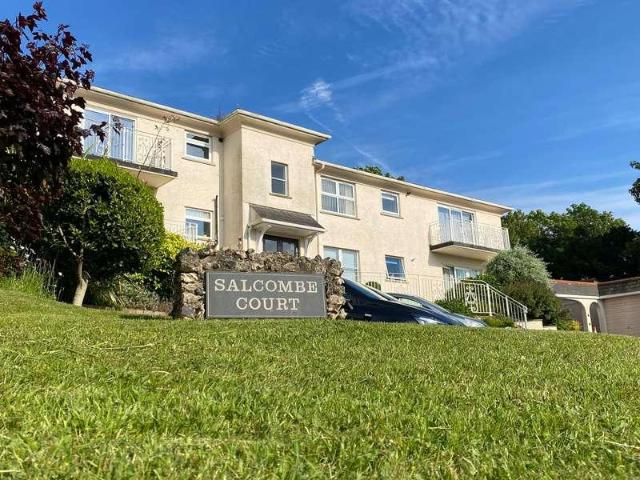 2 bed flat for sale