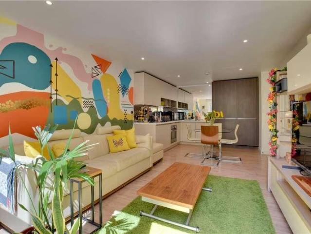 2 bed flat for sale