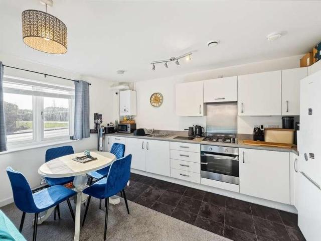 2 bed flat for sale