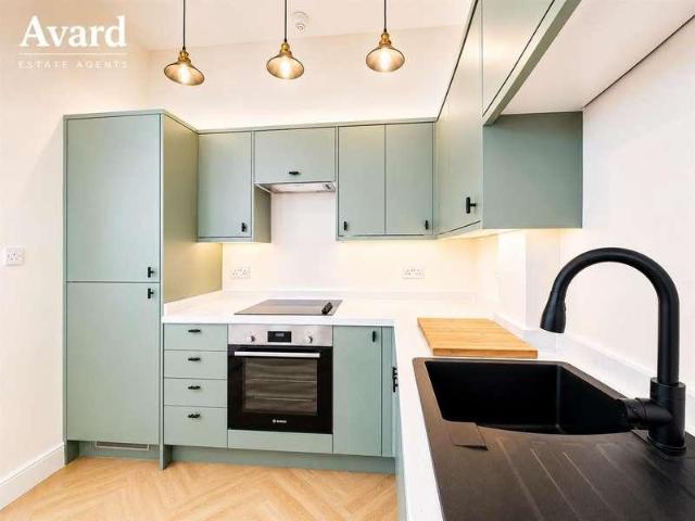 2 bed flat for sale